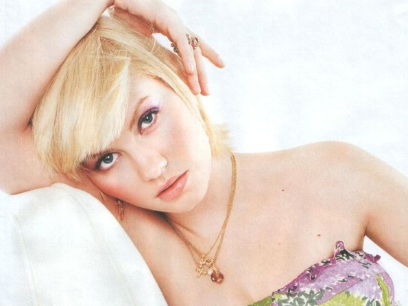 Elisha-Cuthbert-112