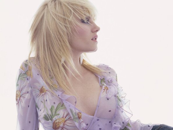 Elisha-Cuthbert-49