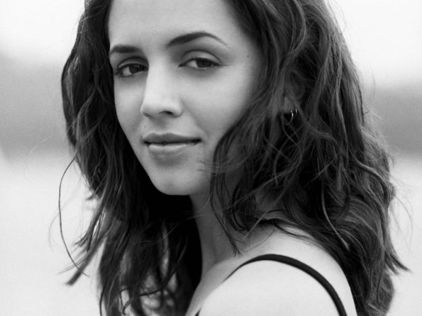 Eliza-Dushku-20