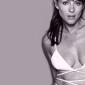 Elizabeth-Hurley-53