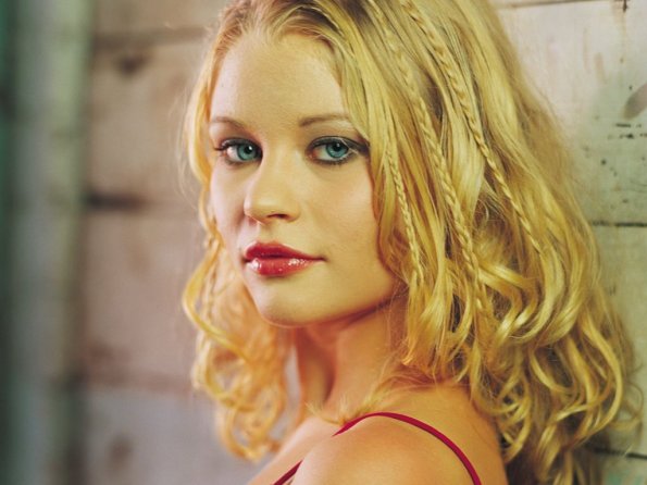 Emilie-DeRavin-16