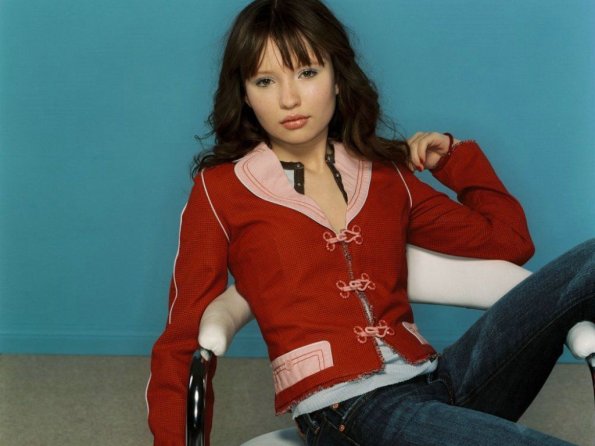 Emily-Browning-8