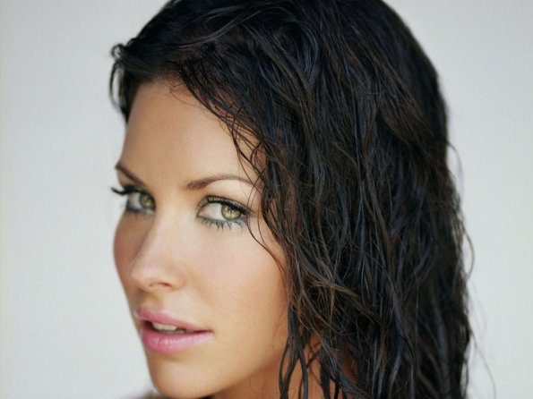 Evangeline-Lilly-70