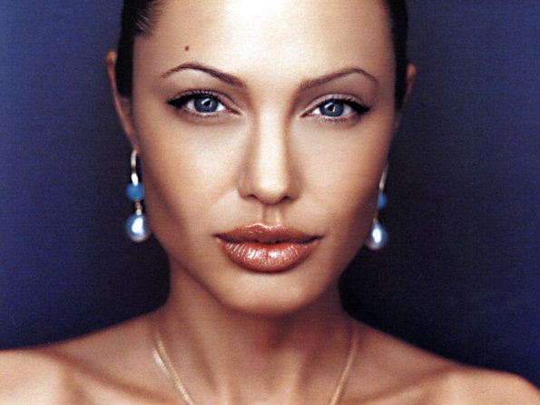 angelina-jolie-159