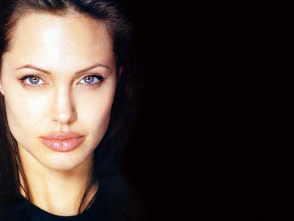 angelina-jolie-235