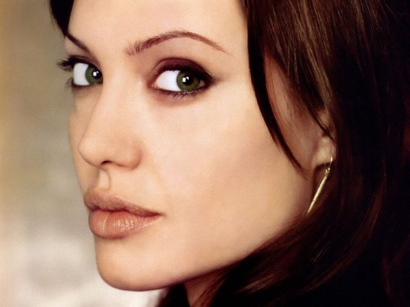 angelina-jolie-240