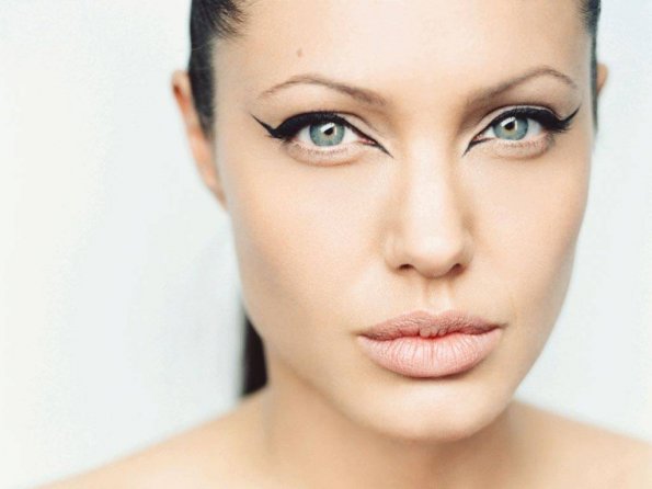 angelina-jolie-299