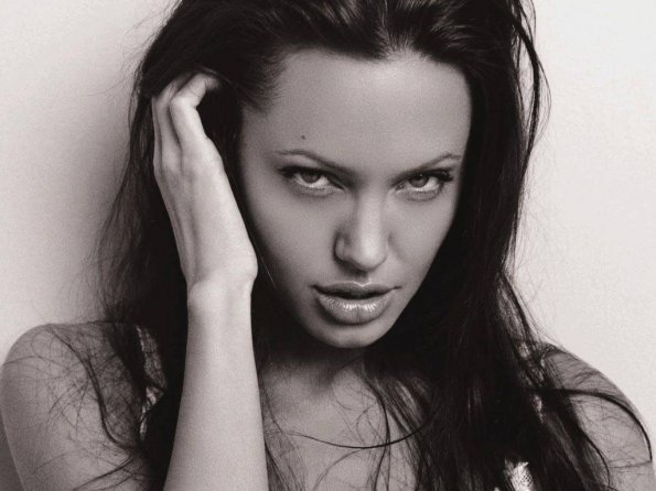 angelina-jolie-307