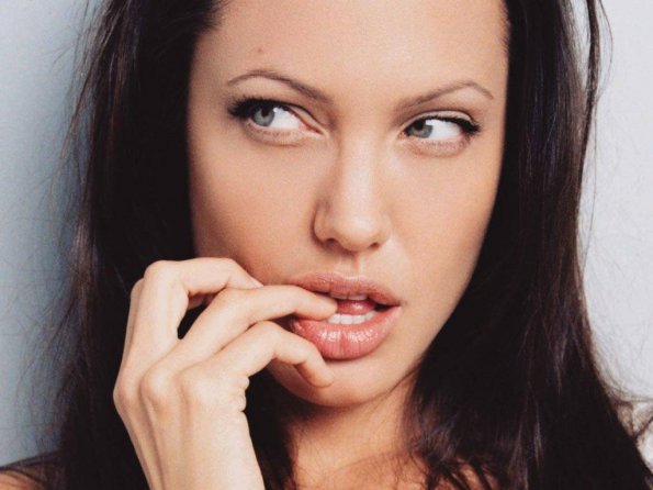 angelina-jolie-310