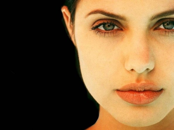 angelina-jolie-315