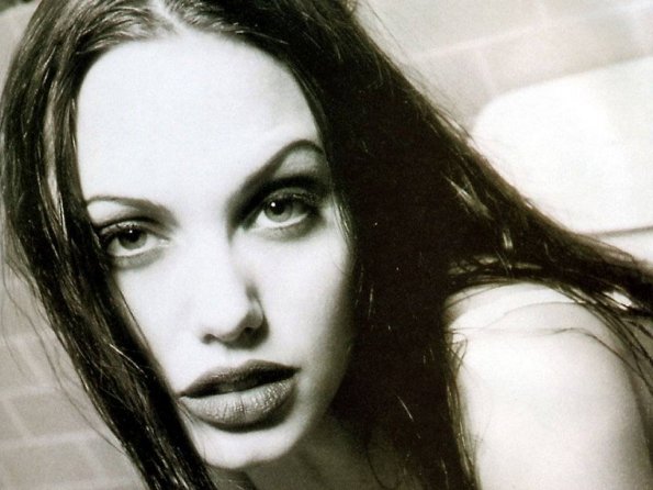 angelina-jolie-317