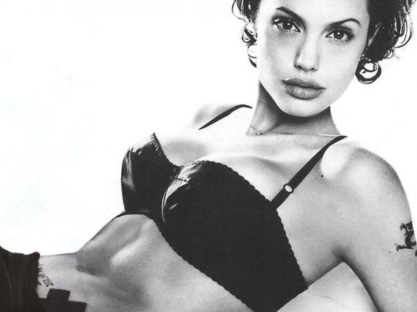 angelina-jolie-319