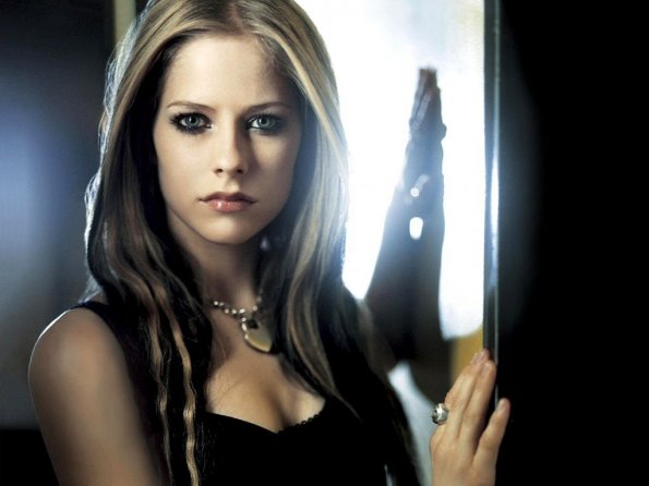 avril-lavigne-92