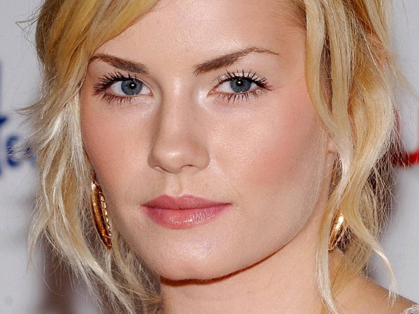 Elisha-Cuthbert-8