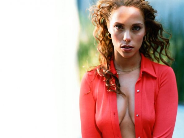 Elizabeth-Berkley-6