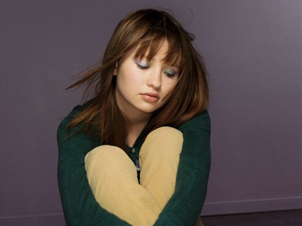 Emily-Browning-2