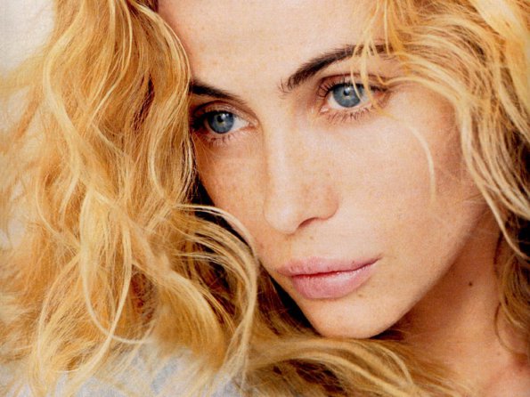 Emmanuelle-Beart-15