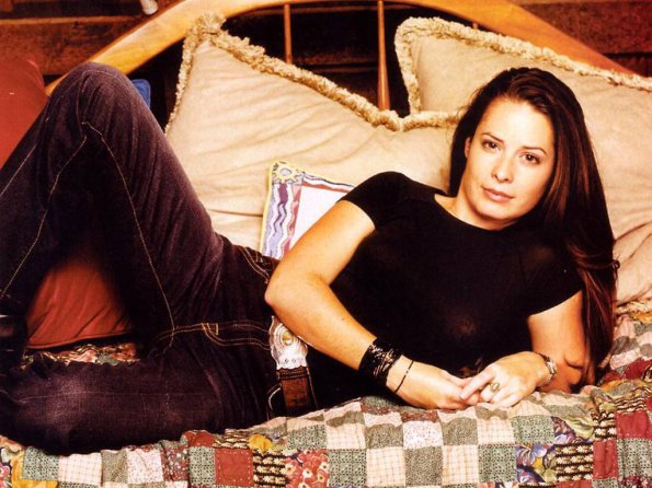 Holly-Marie-Combs-9