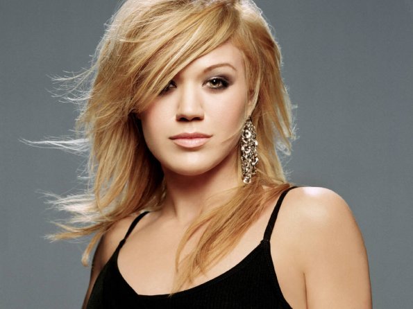 Kelly-Clarkson-15