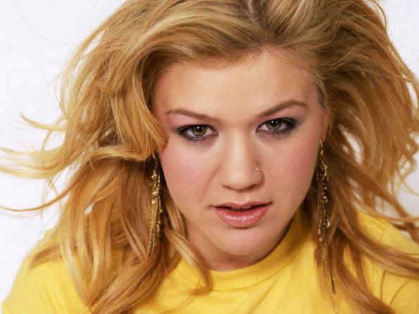 Kelly-Clarkson-61