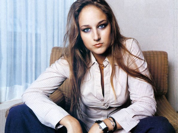 Leelee-Sobieski-4