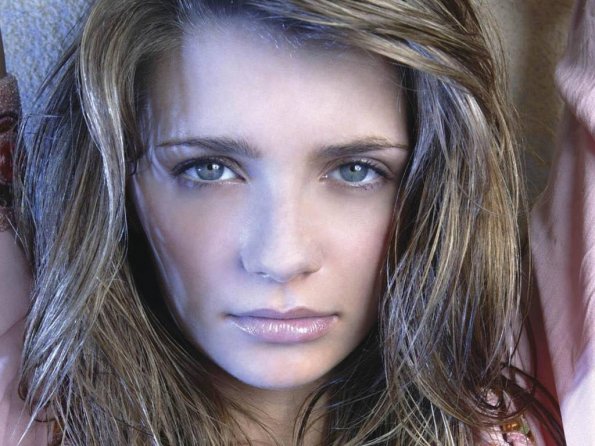 Mischa-Barton-78