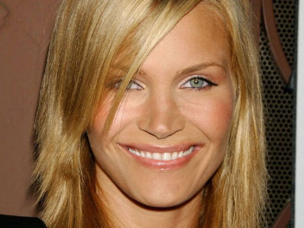 Natasha-Henstridge-11