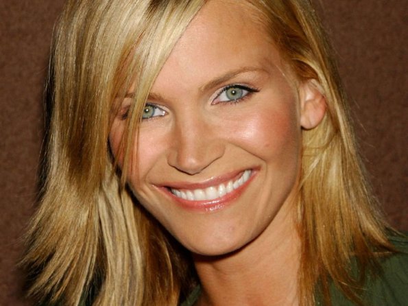 Natasha-Henstridge-12