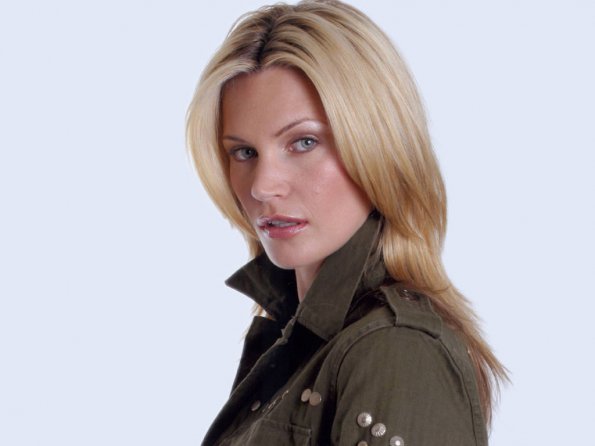 Natasha-Henstridge-14