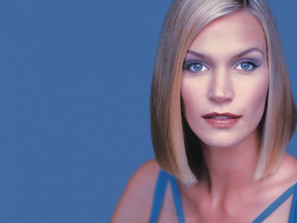 Natasha-Henstridge-15