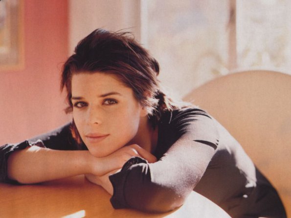 Neve-Campbell-14