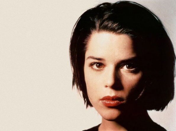 Neve-Campbell-22