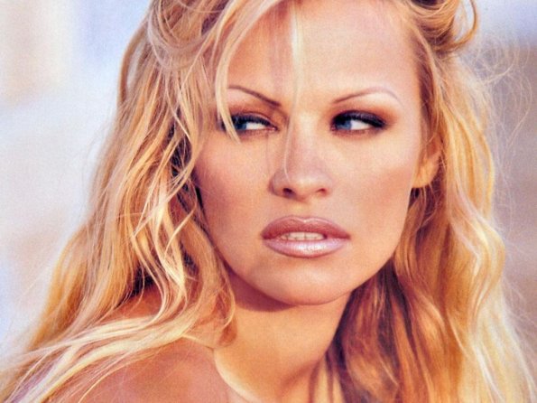 Pamela-Anderson-46