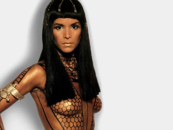 Patricia-Velasquez-24