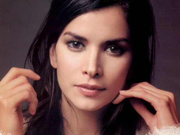 Patricia-Velasquez-27