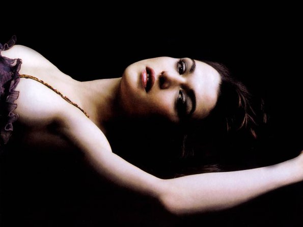 Rachel-Weisz-36