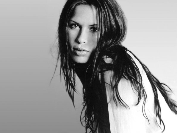 Rhona-Mitra-4