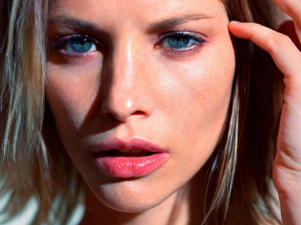 Sienna-Guillory-1