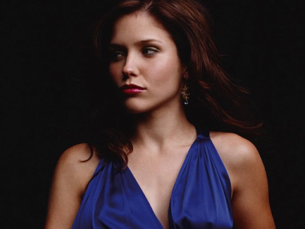 Sophia-Bush-9