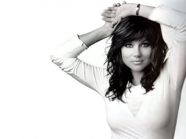 Tiffani-Amber-Thiessen-16