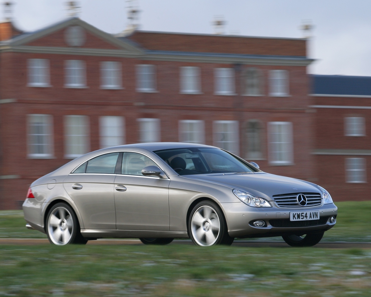 Mercedes-Benz-CLS-Class-1280-1024-05