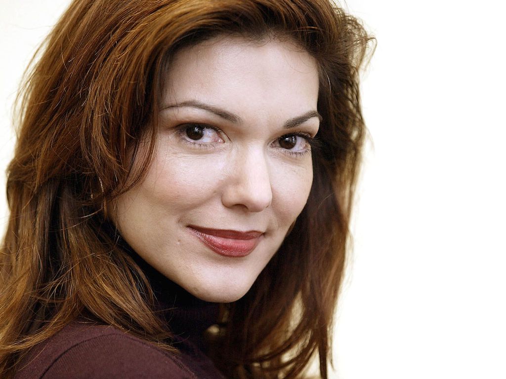 Laura-Harring-8
