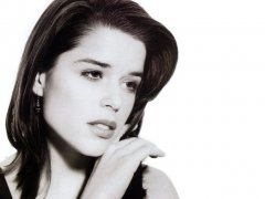 Neve-Campbell-9